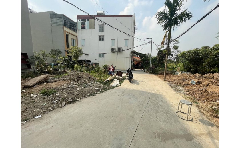 NHÀ DÂN XÂY - 3 THOÁNG - GẦN Ô TÔ - RẤT NHIỀU TIỀM NĂNG